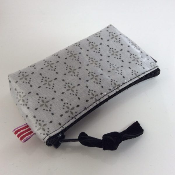 yasmin, light grey